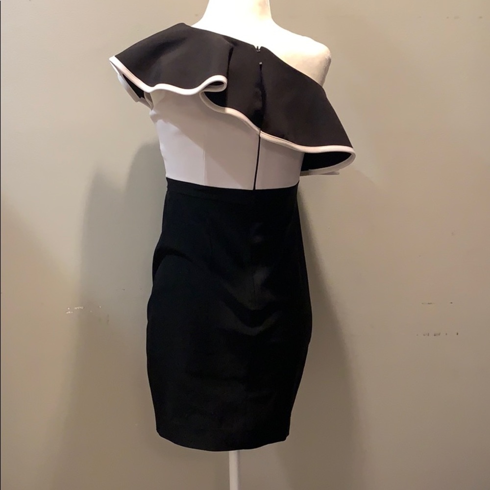 ASOS Vesper One Shoulder Ruffle Shoulder - Picture 4 of 5